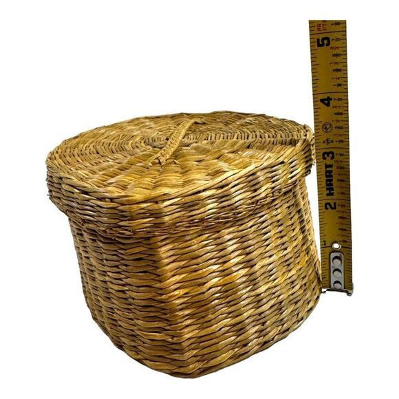 Handwoven Heart-Shaped Pine Straw Woven Basket With Lid For Storage Decoration - Picture 4 of 8